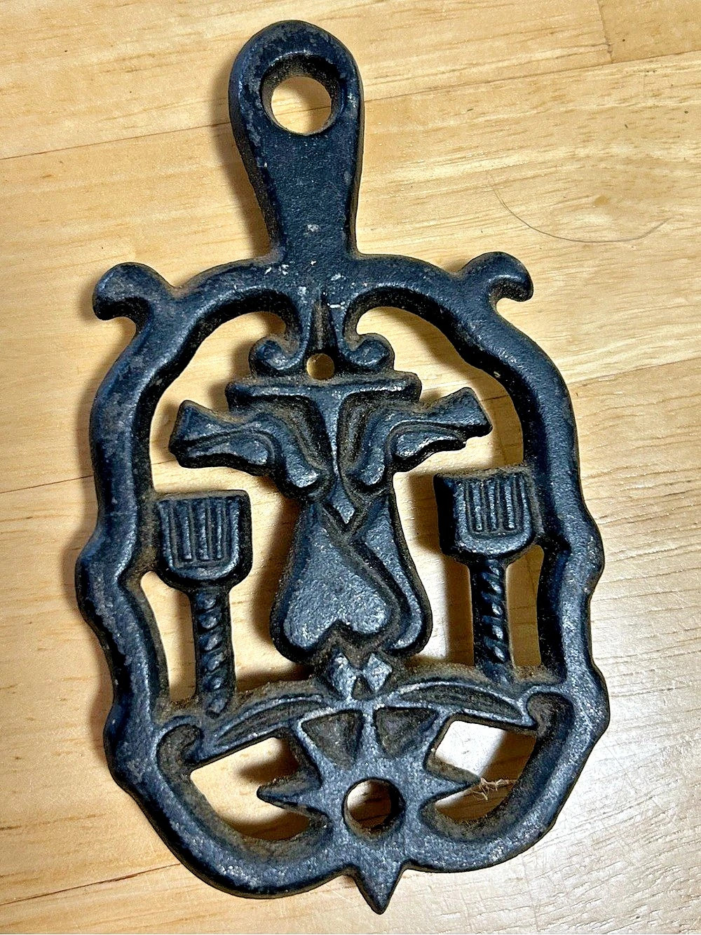 ✨Vintage✨| Wilton | Cast Iron Trivet | Pennsylvania Dutch Hearts, Birds & Brooms